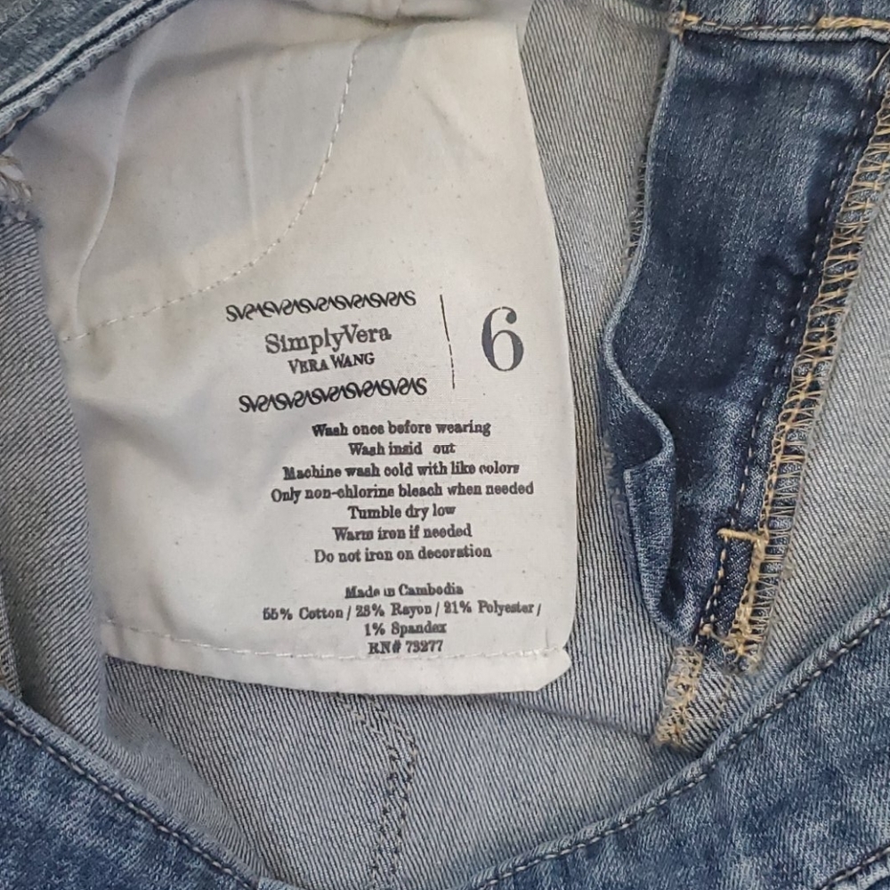 EUC SimplyVera Vera Wang straight leg jeans - Picture 3 of 3